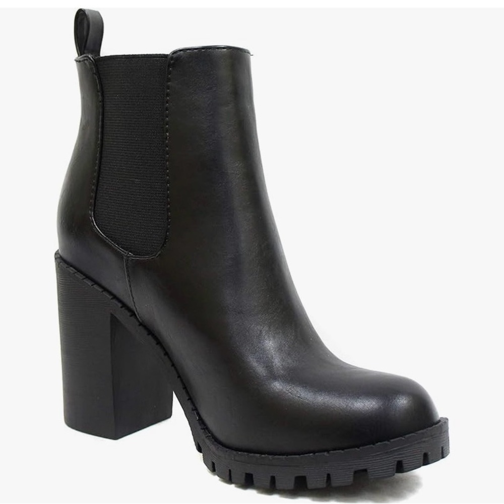 Black Chunky Heel Ankle Boots
Soda brand
9W